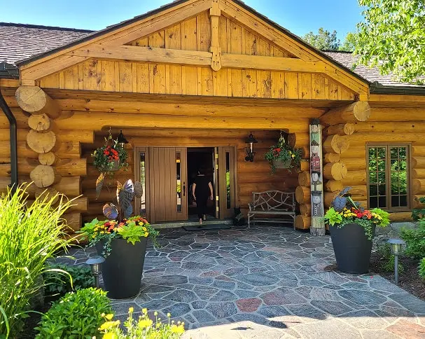 Log home restorations in Ontario